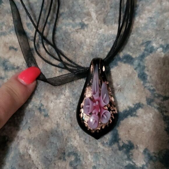 Blown Glass lilly necklace and earrings - Picture 3 of 4